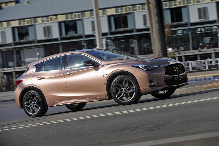  Infiniti Q30S 2.0t AWD 2016 года  (AU) (фото 14 из 26)